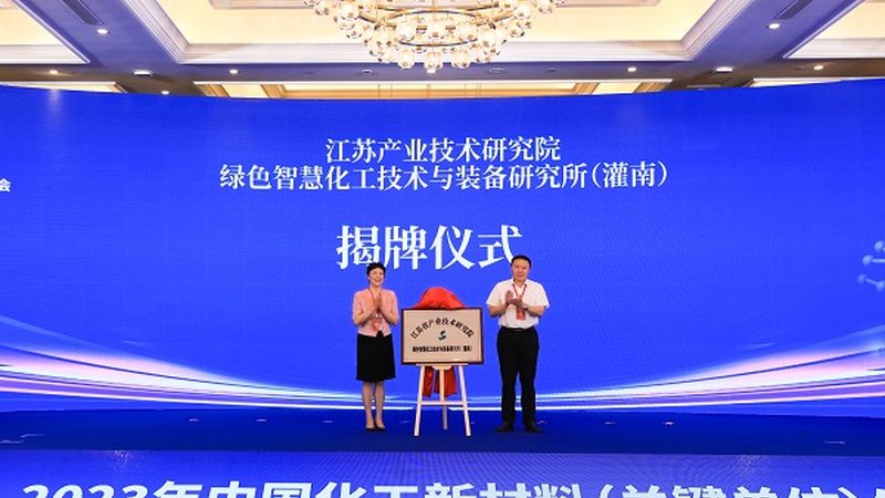 碳纤维在汽车轻量化中的应用：如何实现高效复合材料制造**
