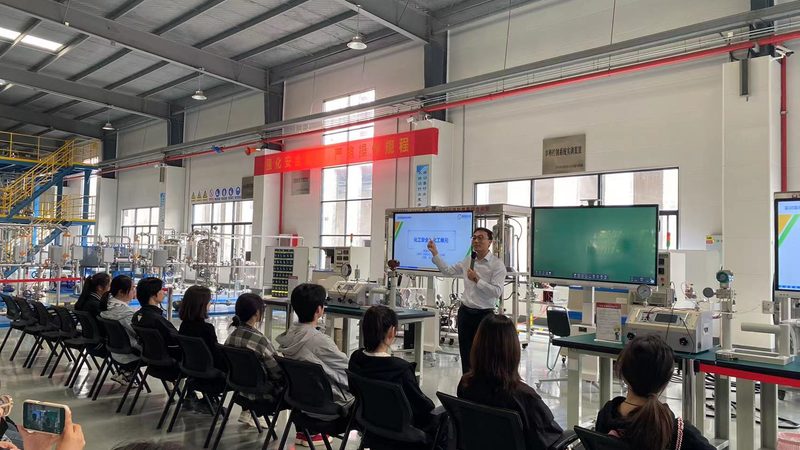 新型隔墙材料：一吨价格与关键参数解析**